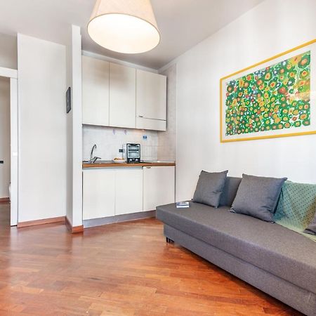 Central & Comfy Apartment With Veranda Bari Eksteriør billede