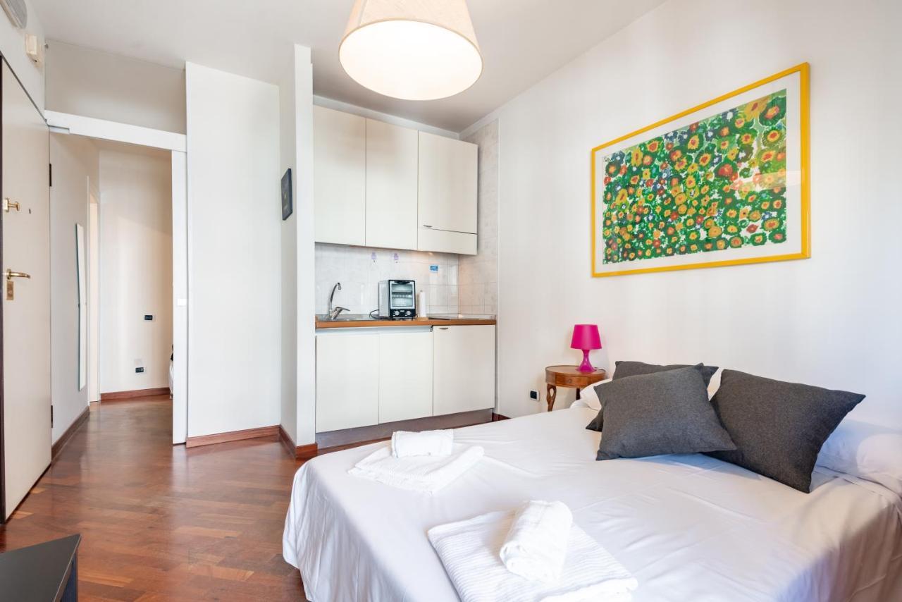 Central & Comfy Apartment With Veranda Bari Eksteriør billede