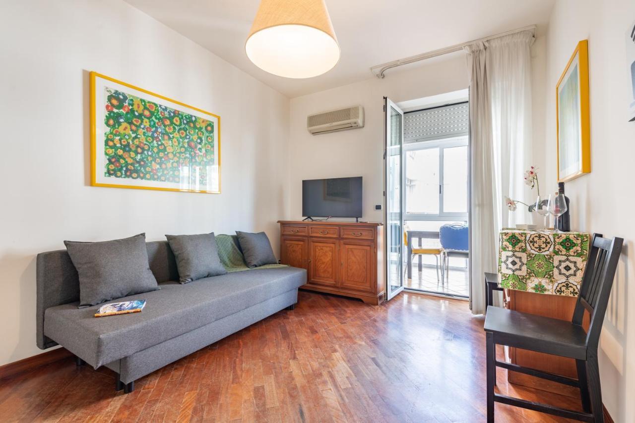 Central & Comfy Apartment With Veranda Bari Eksteriør billede