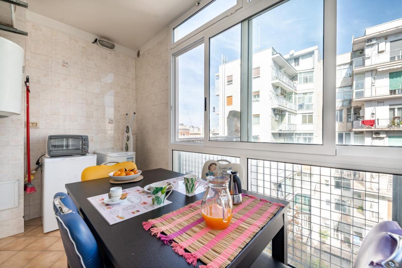 Central & Comfy Apartment With Veranda Bari Eksteriør billede
